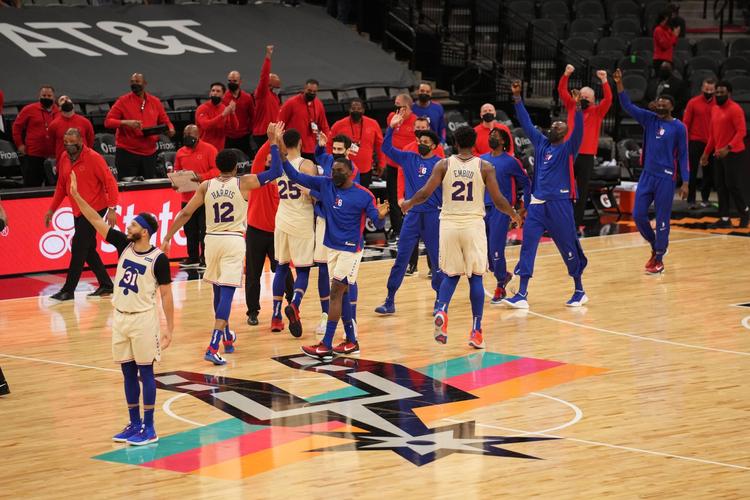 赛斯:我不单能投三分&中距离和运球后进攻都不错 我有时被低估了