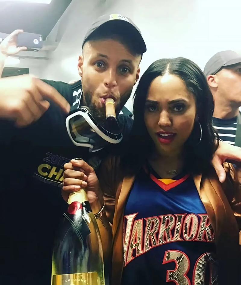 阿耶莎：开启生涯第17个赛季&我为库里感到骄傲 让我们冲呀！