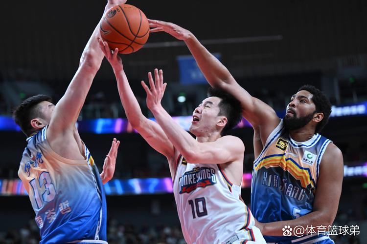 杨瀚森女友晒照+杨瀚森跳舞视频：中秋快乐🎑 平平安安🙏❤️