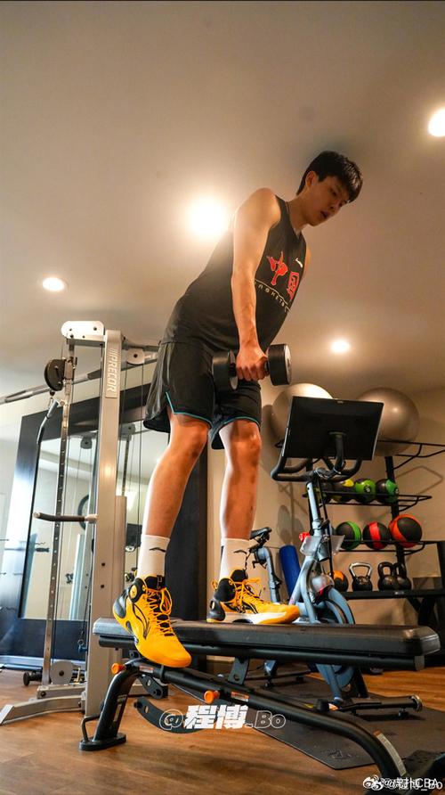 媒体人:杨瀚森体能&动作速率目前不达标 现在表现属于绝对正常