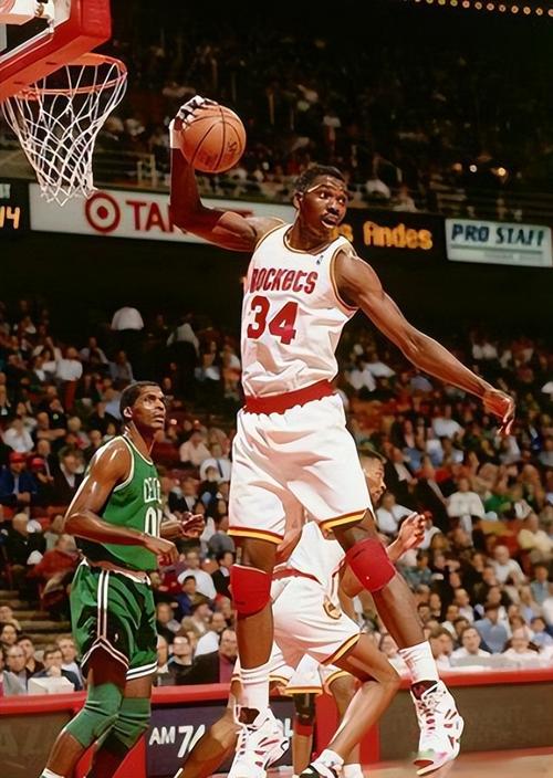 奥拉朱旺:你无法封盖文班的跳投或勾手 他各种旋转之后还能投