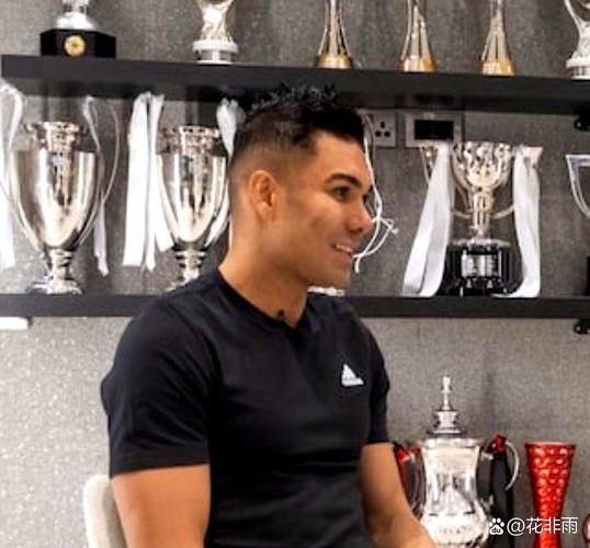 卡塞米罗：埃斯特旺已展现出巨星潜质，但我们不能给他太多压力