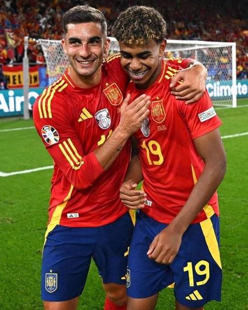 记者：曼城长期追求亚马尔未果，认为错过了梅西就必须得到亚马尔