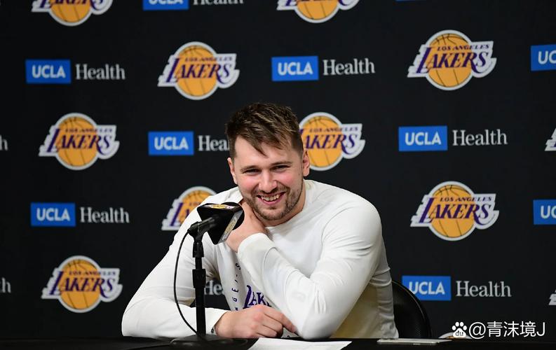 东契奇：雷迪克和我做队友时已经基本跑不动了 当时全靠我带他