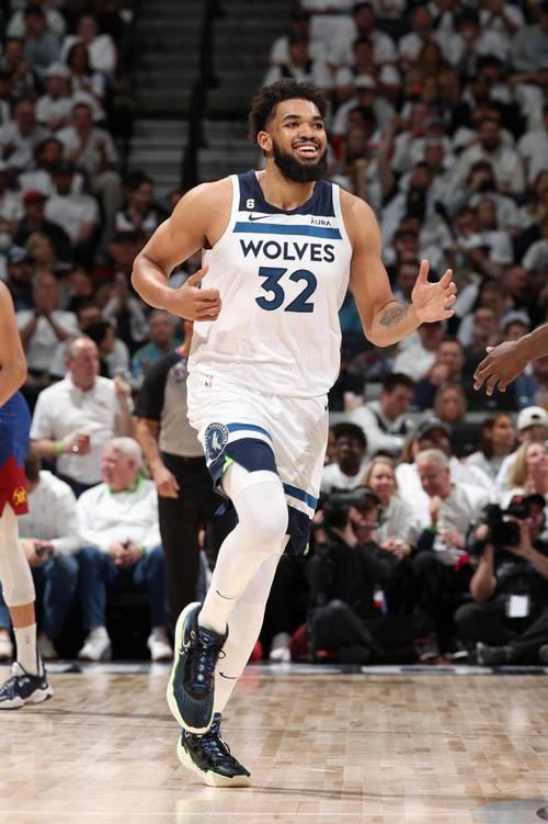 里德：华子求胜欲努力程度和以前不同 他已做好赢球的准备了