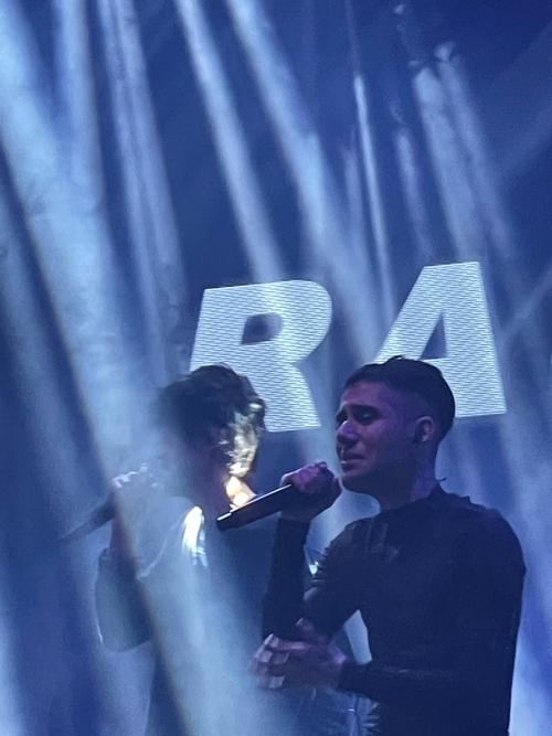 气氛搞起来！姆伯莫在卡灵顿基地唱跳RAP