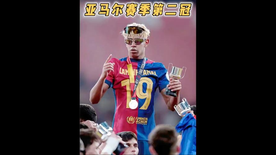 无证上路😂18岁亚马尔开着高尔夫球车，在球场上炫车技