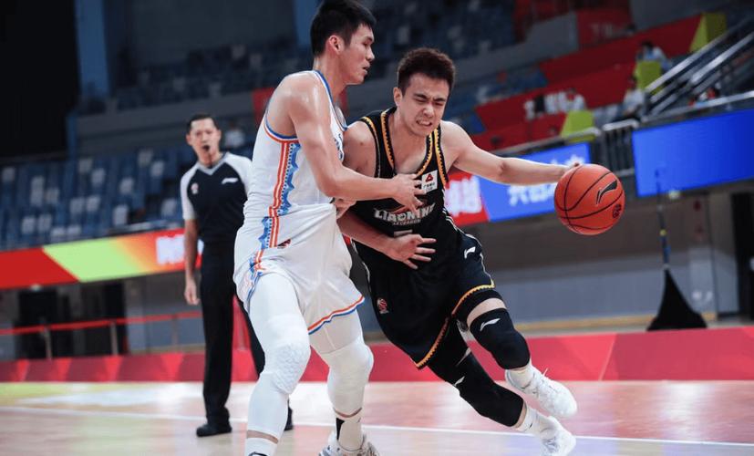 手感不错!豪泽全场三分10中6 得到18分3板1断1帽