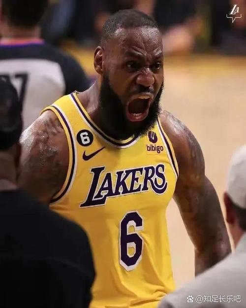 非常可以!浓眉半场12投6中得16分8板 得分篮板皆全队最高