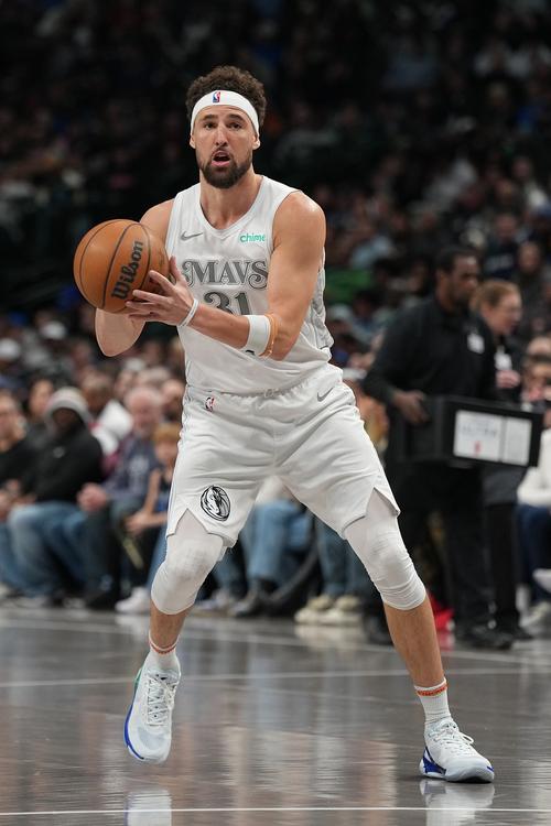 你就和女友玩吧!克莱7中2得8分4板1断 三分6中1