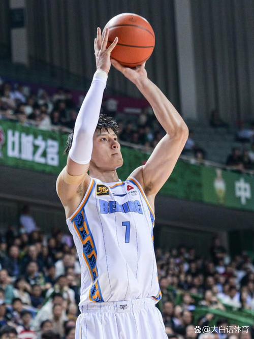 媒体人:北京不再受限于曾凡博是否回归 将根据战术需要选第3外援