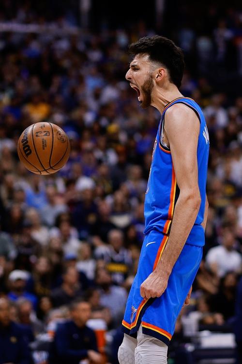 各种扣篮!马特科维奇15分钟7投6中砍下13分6篮板2助攻 正负值+13