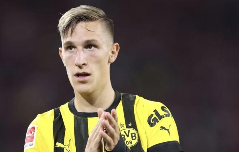 施洛特贝克造点，埃姆雷·詹点射破门，多特1-0领先斯图加特