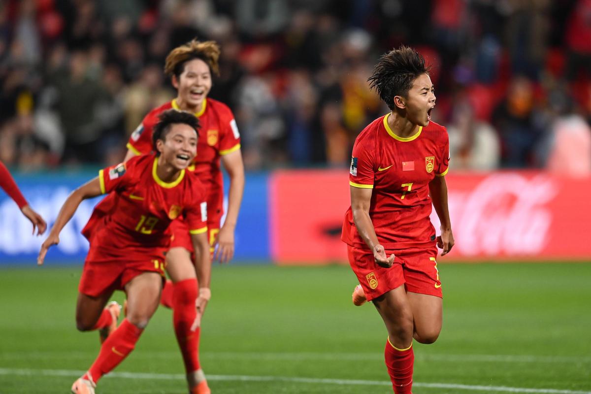 被打花了！英格兰女足11分钟内连入四球，中国女足暂0-4落后对手