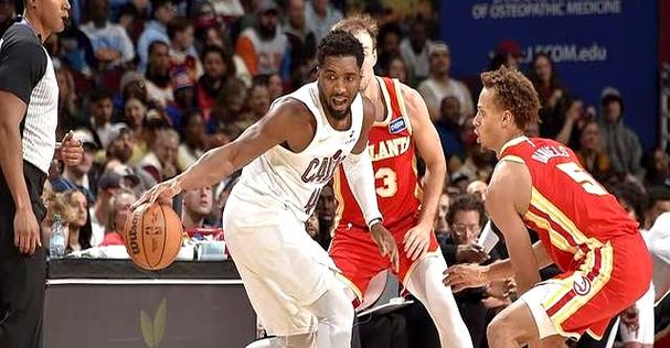 一人一节好球！骑士半场领先4人上双的老鹰2分 米切尔次节16分